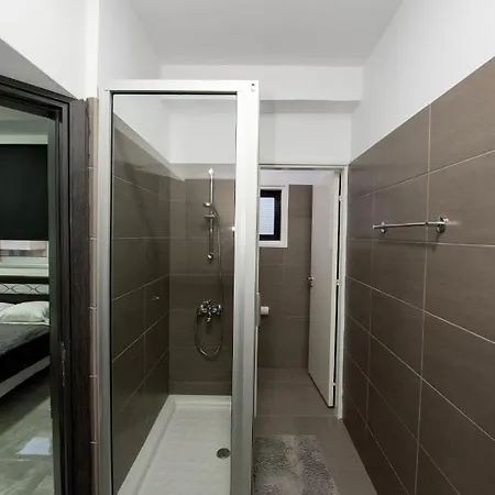 Luxury * Ajía Nápa